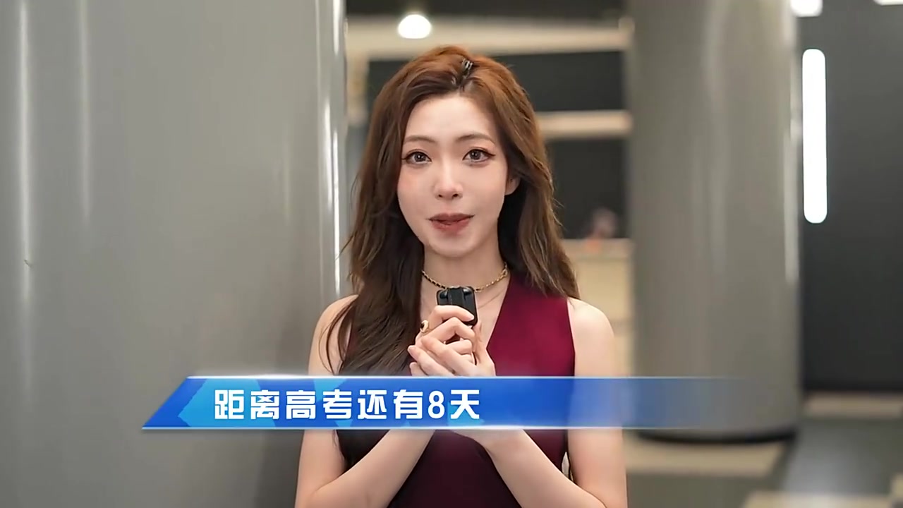 LPL官方主持人希然：距离高考还有8天，祝愿大家金榜题名！